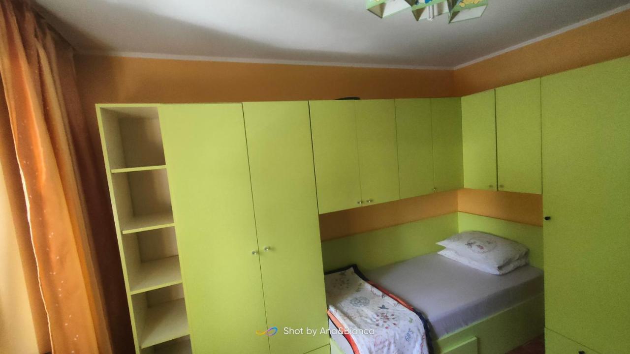 Duck Apartment Bucharest Luaran gambar